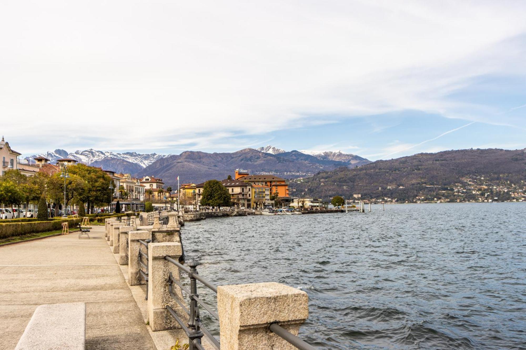 Golden Lake - Luxury Apartment ☆☆☆☆☆ - 100M From The Lake Baveno Bagian luar foto
