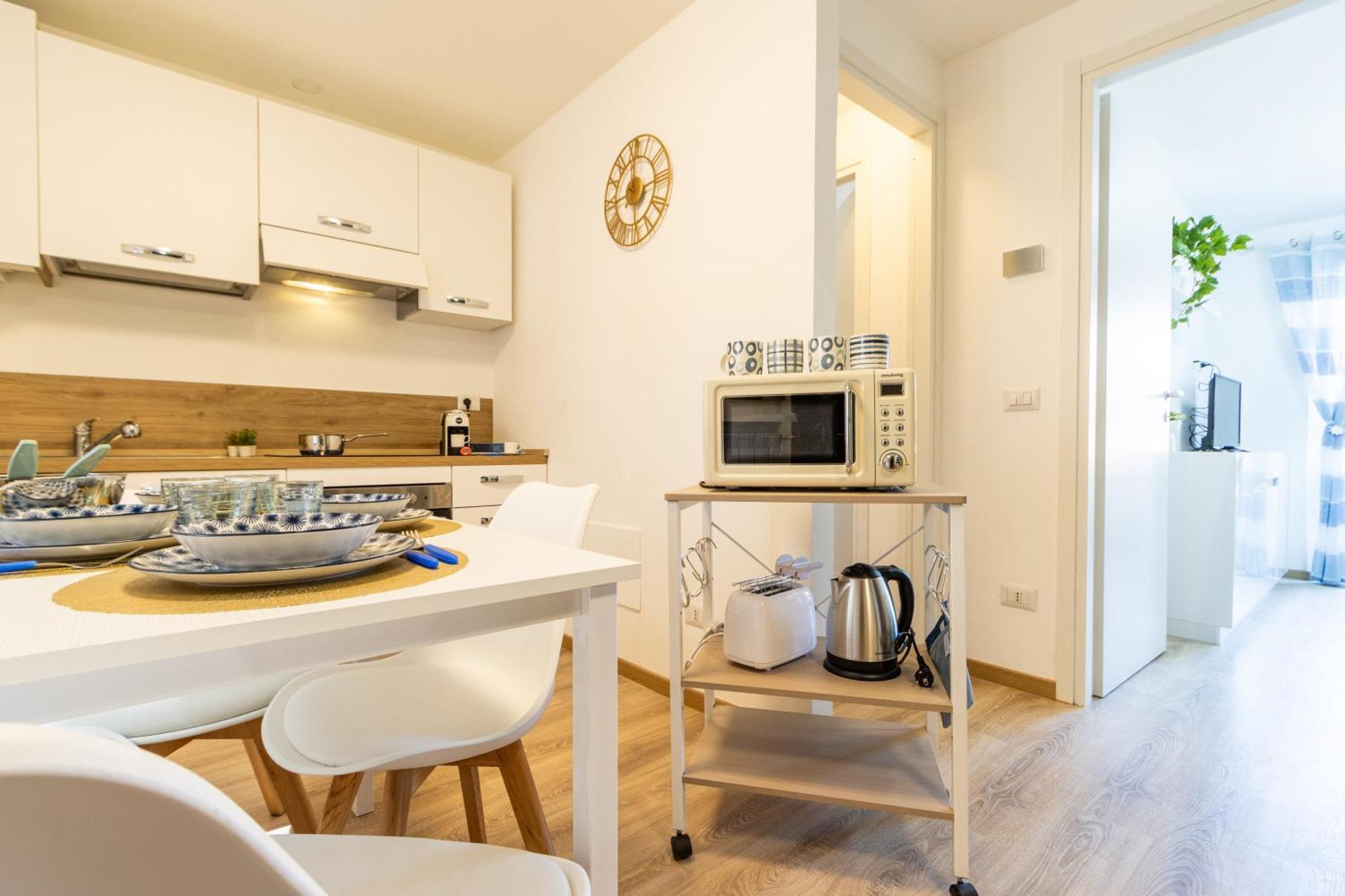 Golden Lake - Luxury Apartment ☆☆☆☆☆ - 100M From The Lake Baveno Bagian luar foto